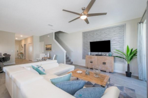 4975AN TOWNHOUSE 5 BEDROOMS & 4 BATHROOMS + POOL